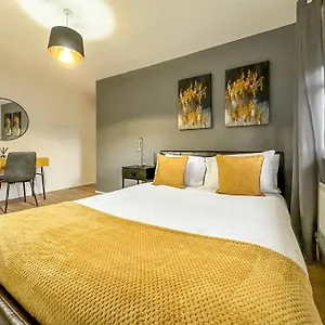  Holiday home Newly Refurbished 3 Bed House Near O2 Arena United Kingdom